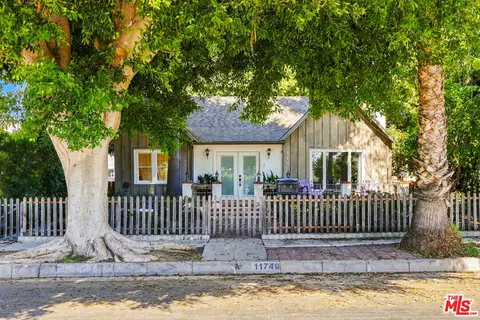 11749 Ayres Ave, Los Angeles, CA 90064