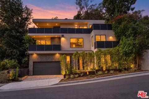 8029 Willow Glen Rd, Los Angeles, CA 90046