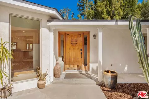 3058 Hollycrest Pl, Los Angeles, CA 90068