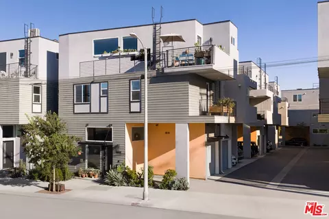 3030 N Coolidge Ave, Los Angeles, CA 90039