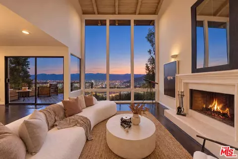 3518 Multiview Dr, Los Angeles, CA 90068