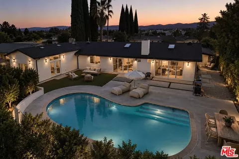 20877 Kelvin Pl, Woodland Hills, CA 91367