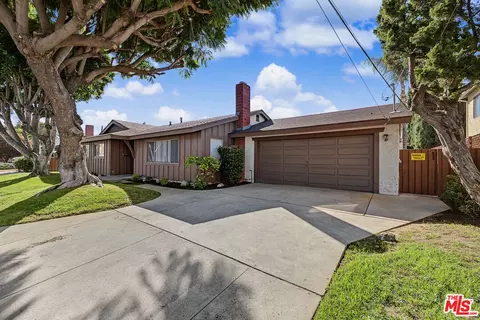 18612 Rayen St, Northridge, CA 91324