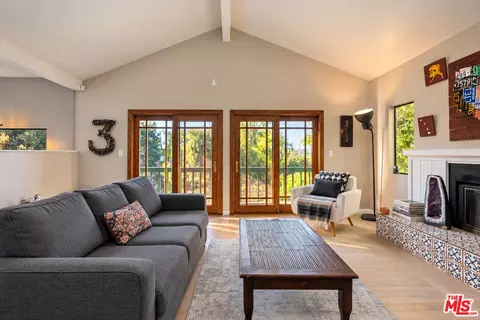 23620 Clover Trl, Calabasas, CA 91302