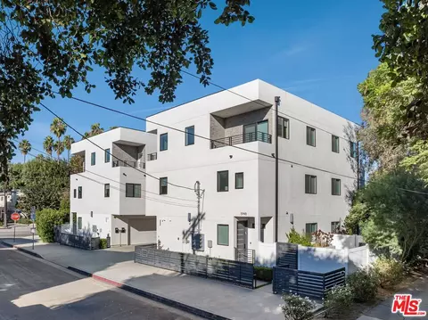 13822 Oxnard St, Van Nuys, CA 91401