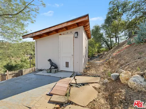 Exterior - 22125 Loop Dr, Redding, CA 96003 photo 3 of 18