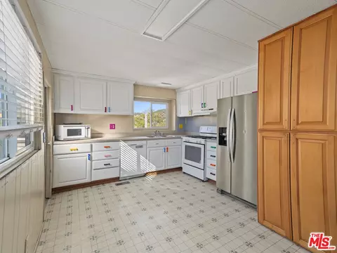 Kitchen - 22125 Loop Dr, Redding, CA 96003 photo 1 of 2
