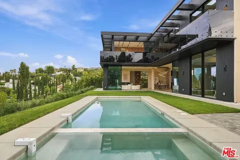 3801 Vista Linda Dr, Encino, CA 91316