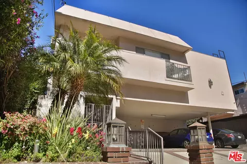 864 Granville Ave, Los Angeles, CA 90049