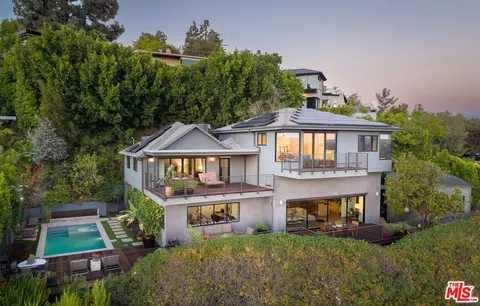 8951 St Ives Dr, West Hollywood, CA 90069