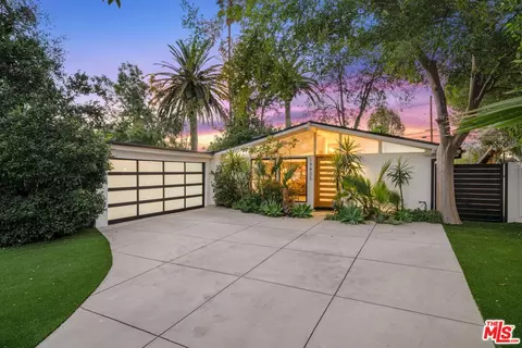 19805 Hamlin St, Woodland Hills, CA 91367