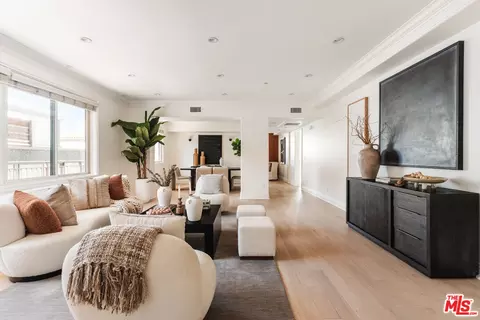 11749 Goshen Ave #402, Los Angeles, CA 90049
