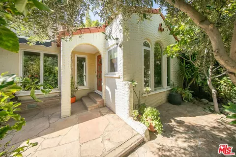 2129 N Beachwood Dr, Los Angeles, CA 90068