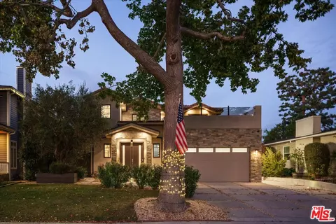 7806 Henefer Ave, Los Angeles, CA 90045