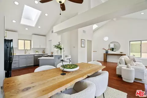 Dining - 535 E Walnut Ave #B, El Segundo, CA 90245 photo 4 of 4