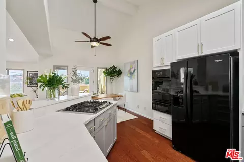 Kitchen - 535 E Walnut Ave #B, El Segundo, CA 90245 photo 2 of 2