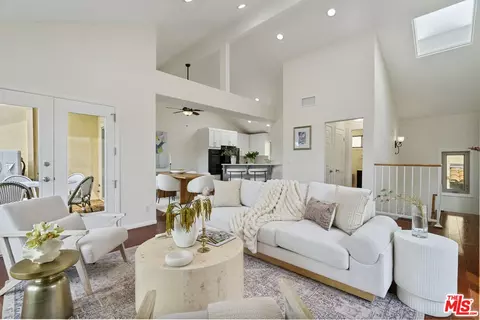 Living - 535 E Walnut Ave #B, El Segundo, CA 90245 photo 2 of 2