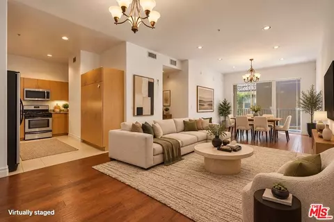 917 S New Hampshire Ave #414, Los Angeles, CA 90006
