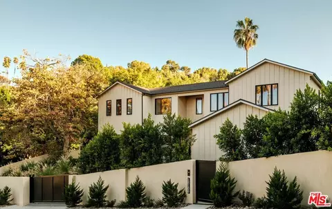 18100 Karen Dr, Tarzana, CA 91356
