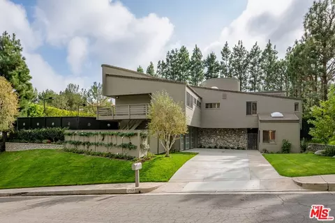 17765 Camino De Yatasto, Pacific Palisades, CA 90272