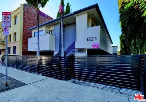 1223 N Beachwood Dr, Los Angeles, CA 90038