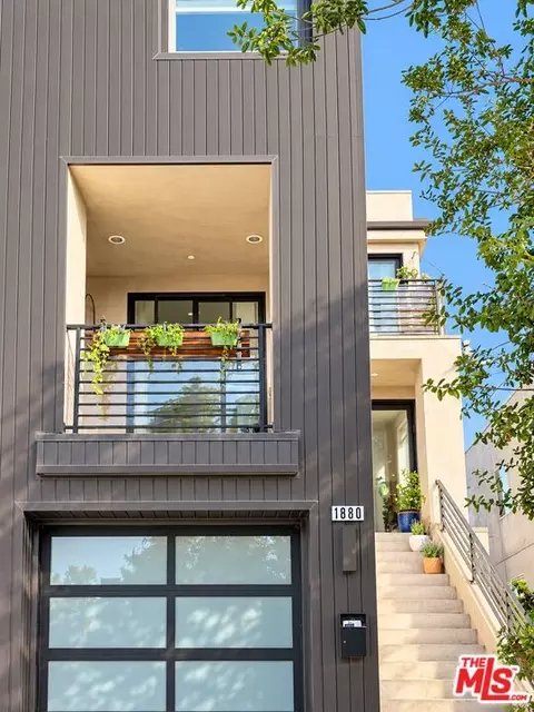 1880 Lucretia Ave, Los Angeles, CA 90026
