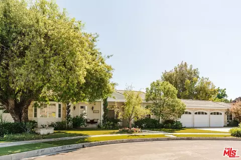 17340 Cumpston St, Encino, CA 91316