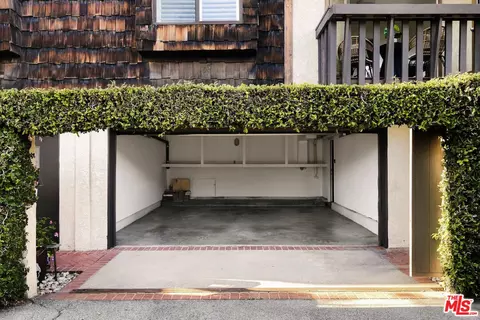 Exterior - 1141 17th St #4, Santa Monica, CA 90403 photo 2 of 3
