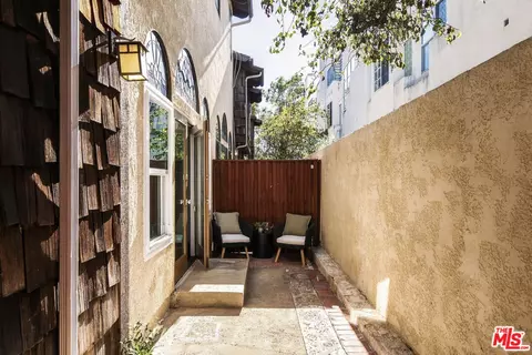 Exterior - 1141 17th St #4, Santa Monica, CA 90403 photo 1 of 3