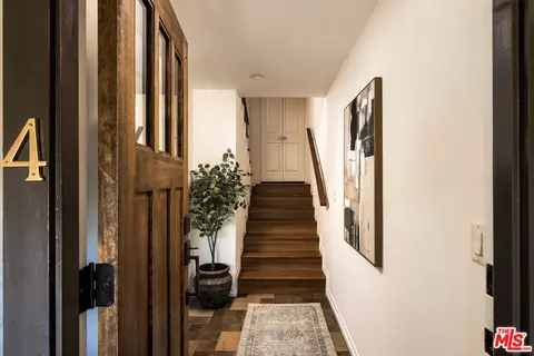 Entry Way - 1141 17th St #4, Santa Monica, CA 90403 photo 1 of 1