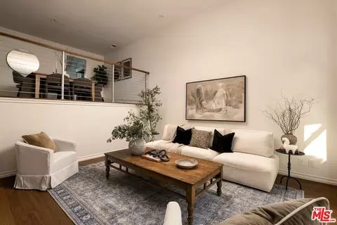 Living - 1141 17th St #4, Santa Monica, CA 90403 photo 2 of 2