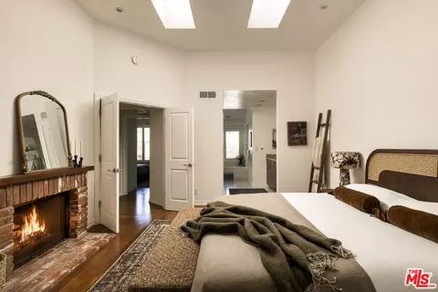 Bedroom - 1141 17th St #4, Santa Monica, CA 90403 photo 2 of 5