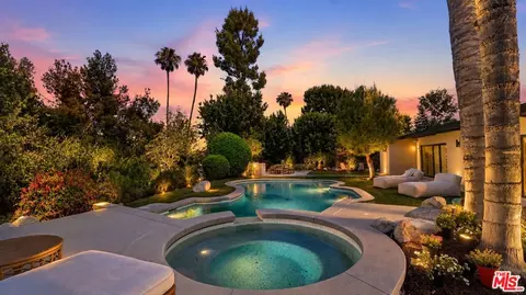 5576 El Canon Ave, Woodland Hills, CA 91367