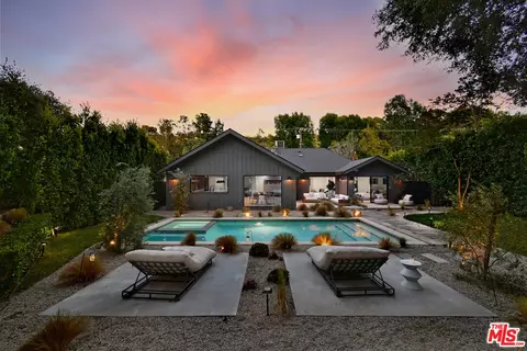 3721 Woodcliff Rd, Sherman Oaks, CA 91403