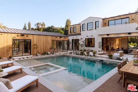 16541 Bosque Dr, Encino, CA 91436