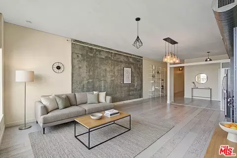1111 S Grand Ave #1014, Los Angeles, CA 90015