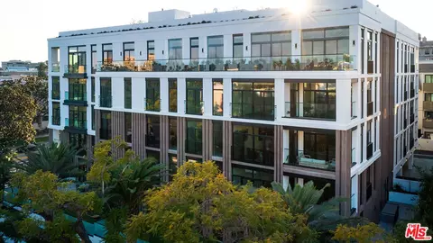 425 N Palm Dr #503, Beverly Hills, CA 90210