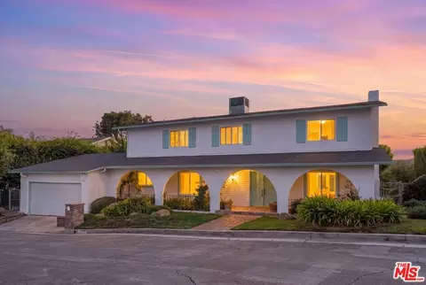 18800 Edleen Dr, Tarzana, CA 91356