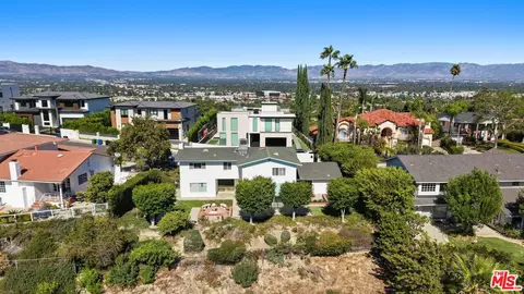 18800 Edleen Dr, Tarzana, CA 91356