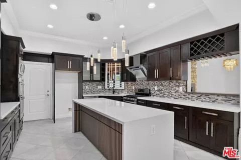 Kitchen - 485 E 18th St, Upland, CA 91784 photo 3 of 9