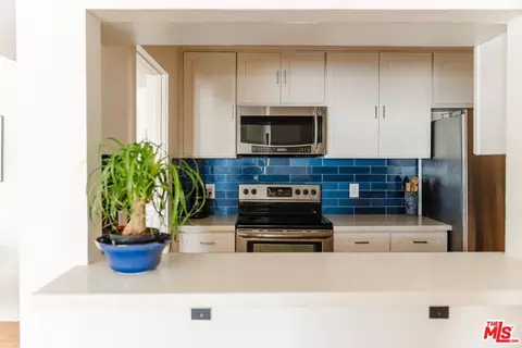 Kitchen - 601 E Del Mar Blvd #204, Pasadena, CA 91101 photo 4 of 6