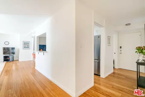 Entry Way - 601 E Del Mar Blvd #204, Pasadena, CA 91101 photo 3 of 5