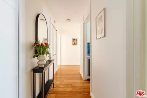 Entry Way - 601 E Del Mar Blvd #204, Pasadena, CA 91101 photo 2 of 5
