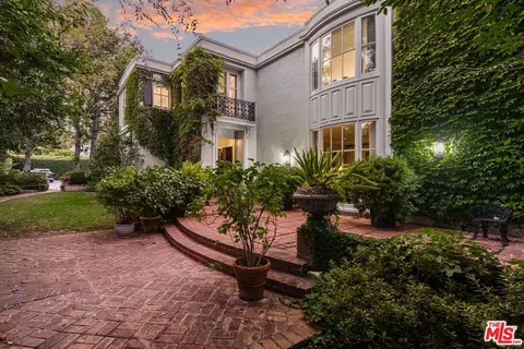 1110 Benedict Canyon Dr, Beverly Hills, CA 90210