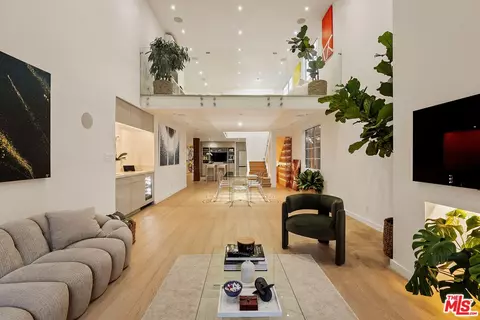 1129 Larrabee St #7, West Hollywood, CA 90069