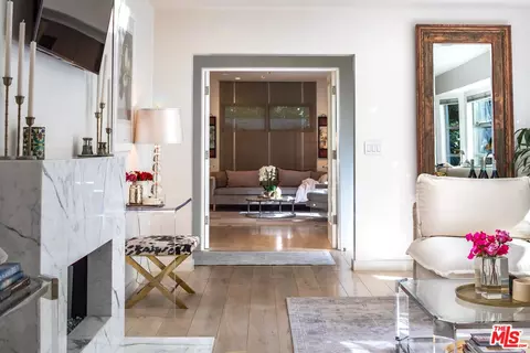 5625 Valley Oak Dr, Los Angeles, CA 90068