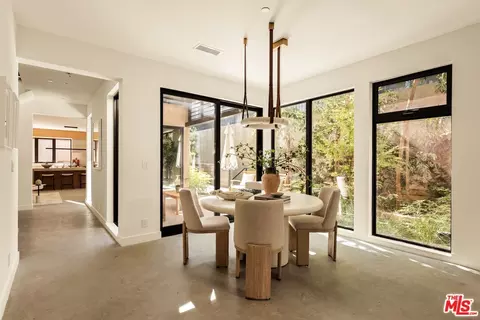 929 Hilldale Ave, West Hollywood, CA 90069