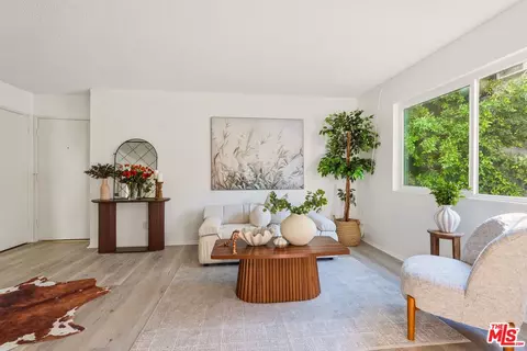 964 Larrabee St #107, West Hollywood, CA 90069