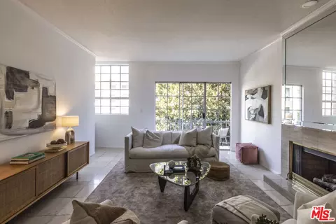 10960 Wellworth Ave #201, Los Angeles, CA 90024