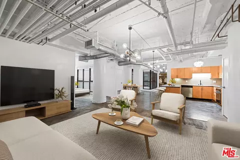 330 W 11th St #C03, Los Angeles, CA 90015